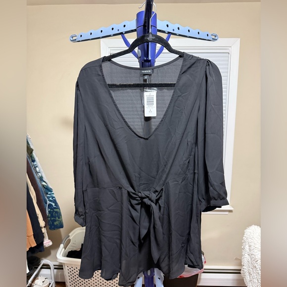 NWT Torrid Size 2 Georgette Tie-Front Blouse - Picture 7 of 10